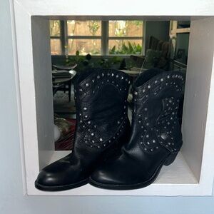 Vince Camuto black leather boots